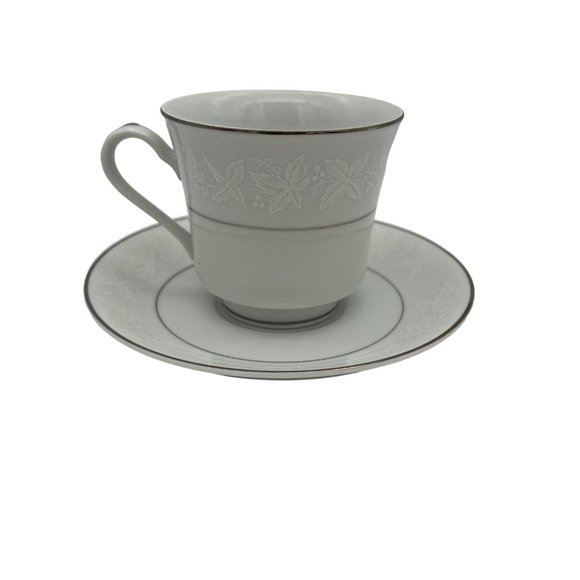 Fine China of Japan Huntington Footed Cup & Saucer White Flowers Platinum Trim - Picture 1 of 8